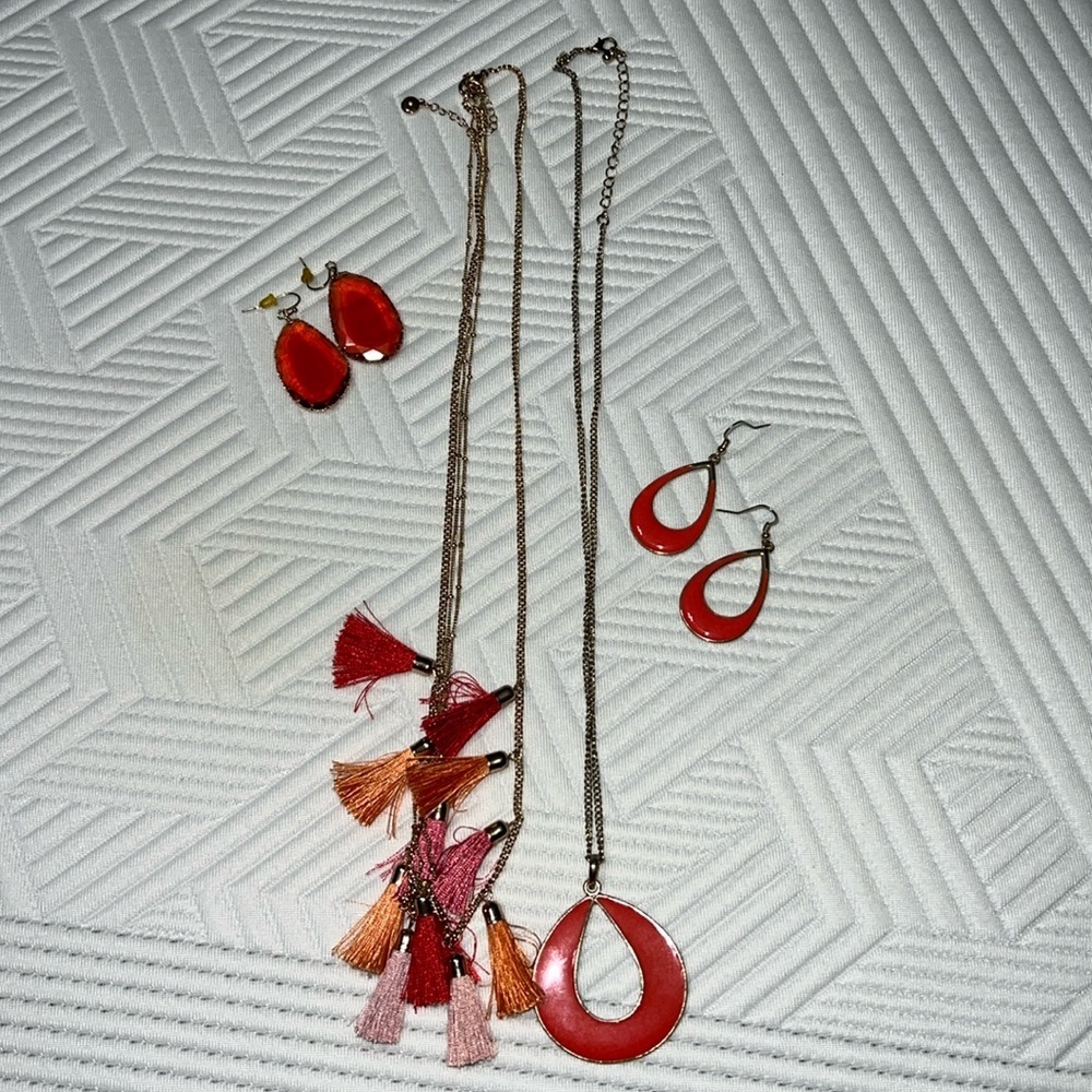 Set of 2 necklaces & 2 earrings boutique purchased only worn once needs cleaning